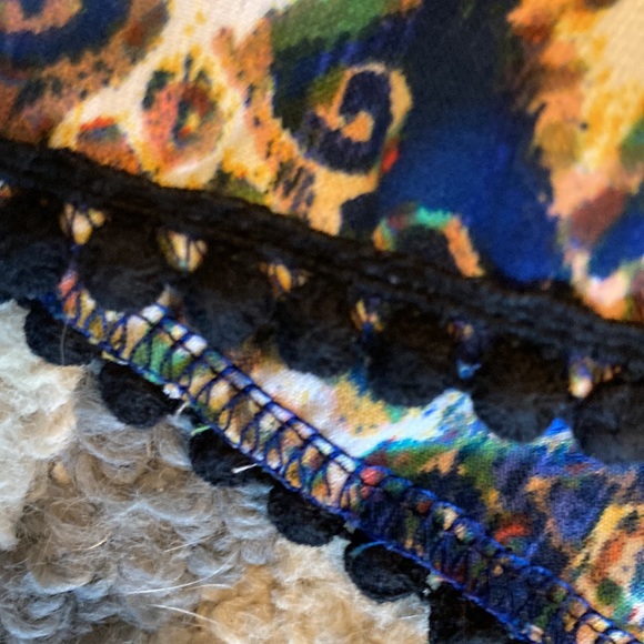 Light weight girls patterned shorts with embroidered tassel trim. Size small - Picture 4 of 7